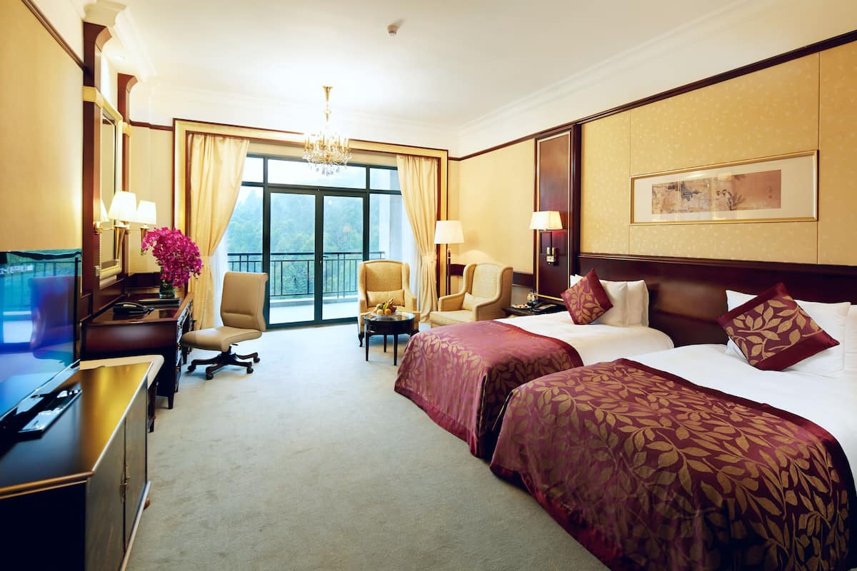 Premium bedding, down duvets, pillow-top beds, minibar