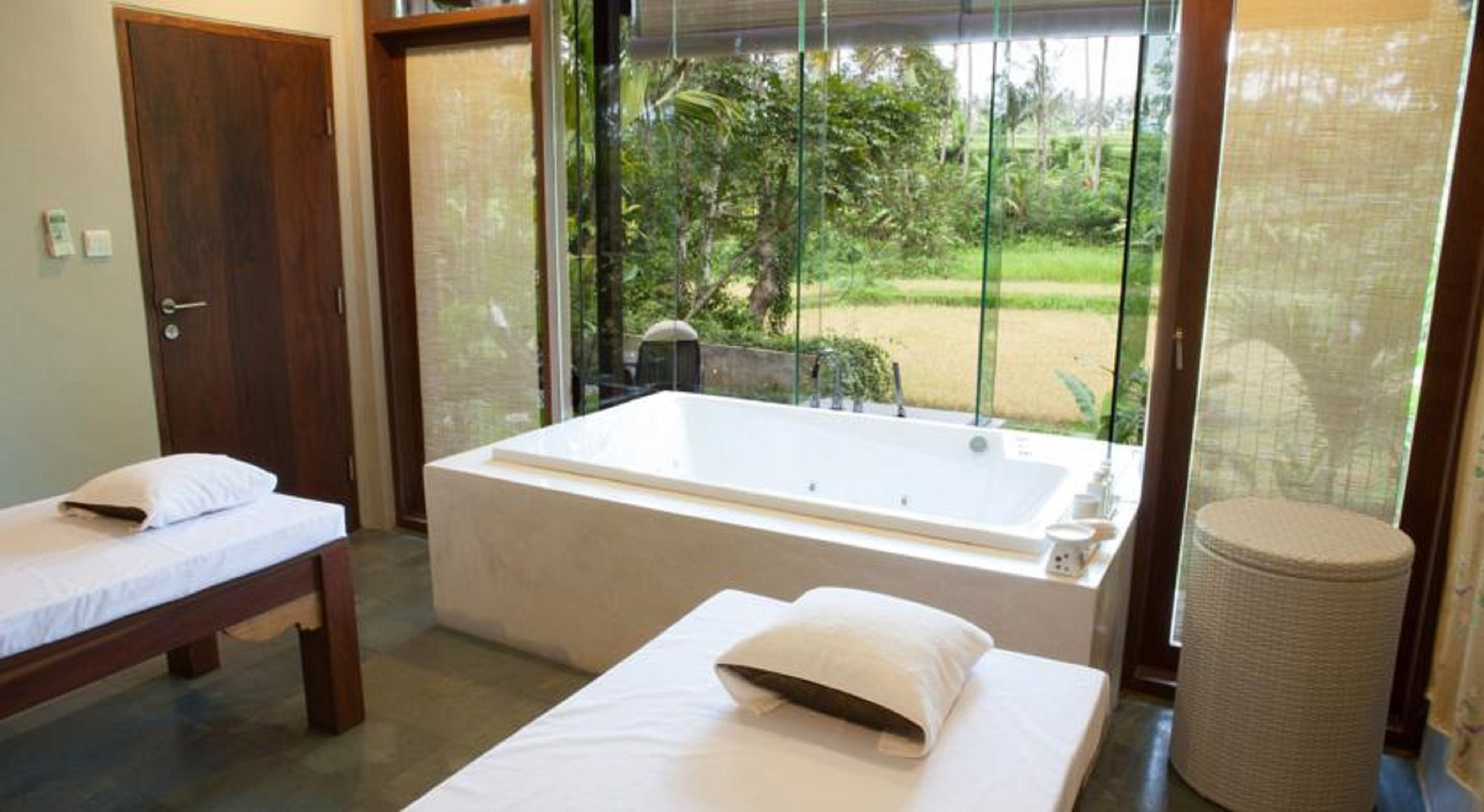 couples treatment room(s), body treatments, aromatherapy, body scrubs