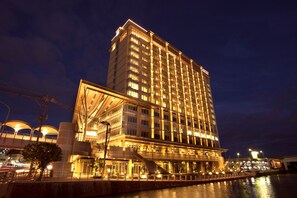 Fasade – kveld/natt