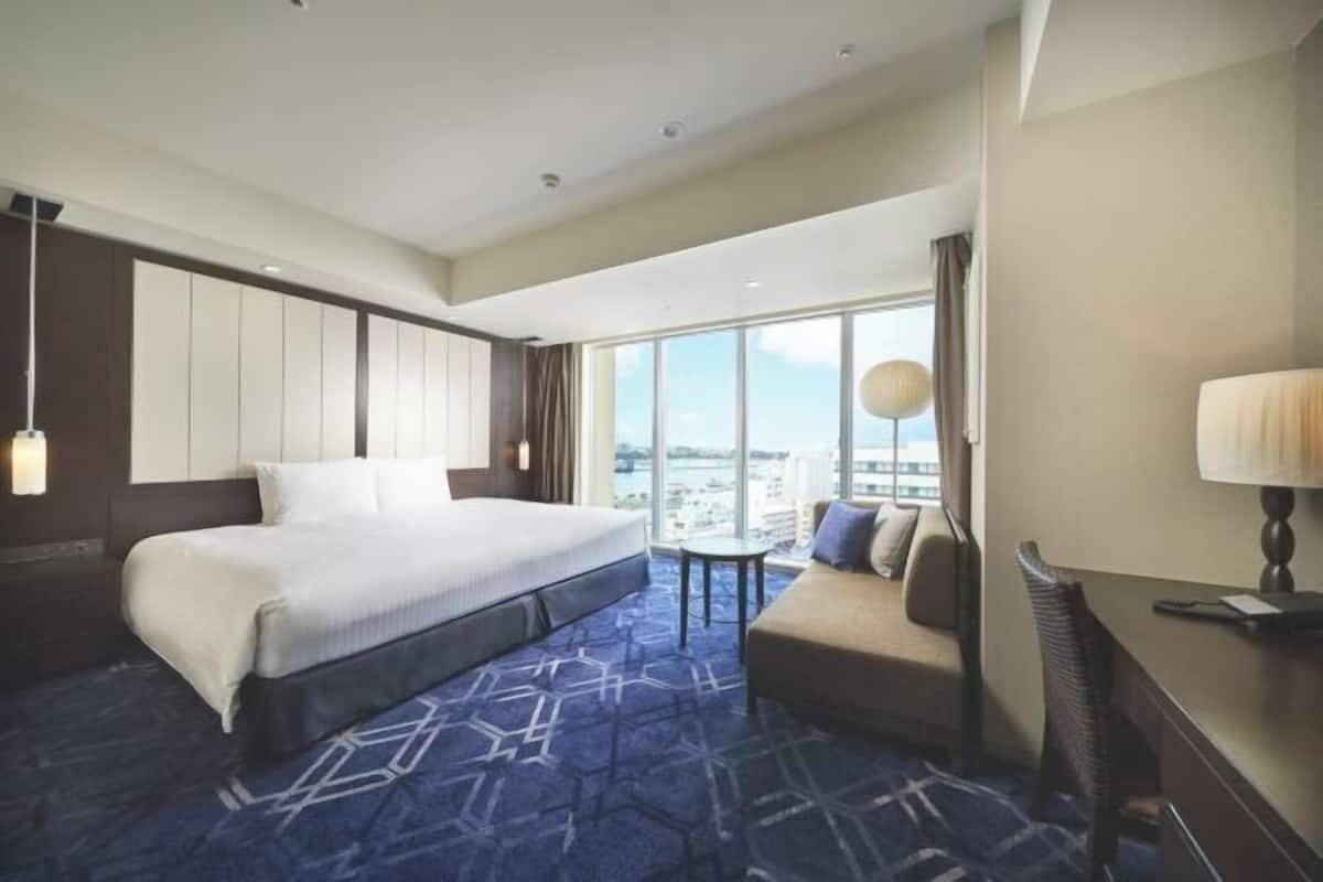 Premium bedding, down comforters, in-room safe, individually furnished
