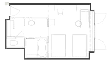 Plano de un cuarto de hotel con cama, escritorio, silla, una mesita y baño.