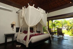 Minibar, in-room safe, desk, free cribs/infant beds - Adi Assri Beach Resort & Spa (Pemuteran)