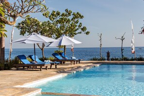 3 piscines a l'aire lliure 