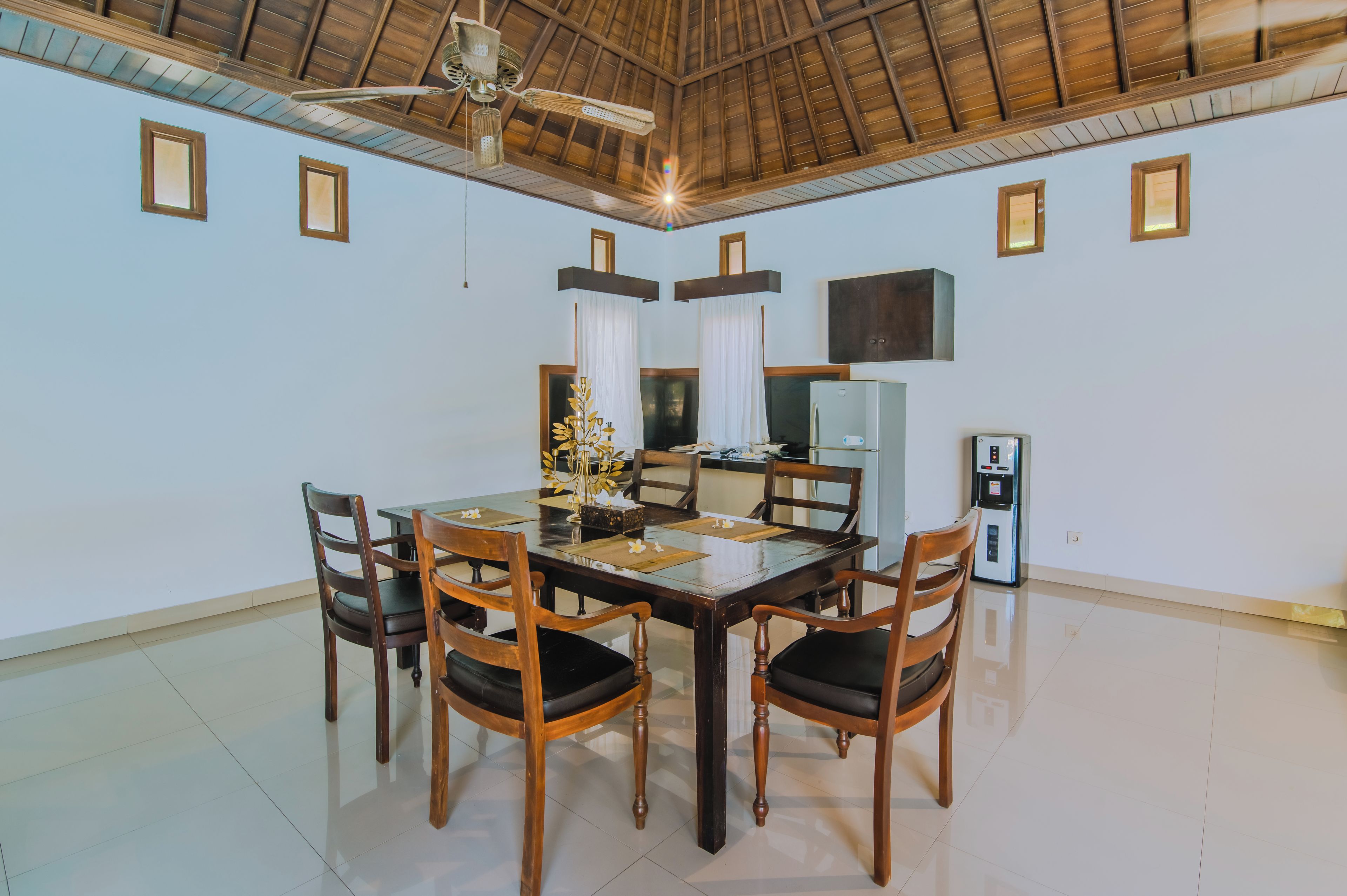 Makan di kamar