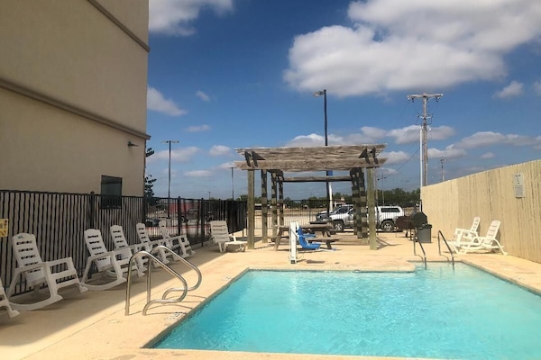 Outdoor pool, sun loungers