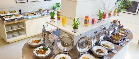 Daily buffet breakfast (VND 277200 per person)