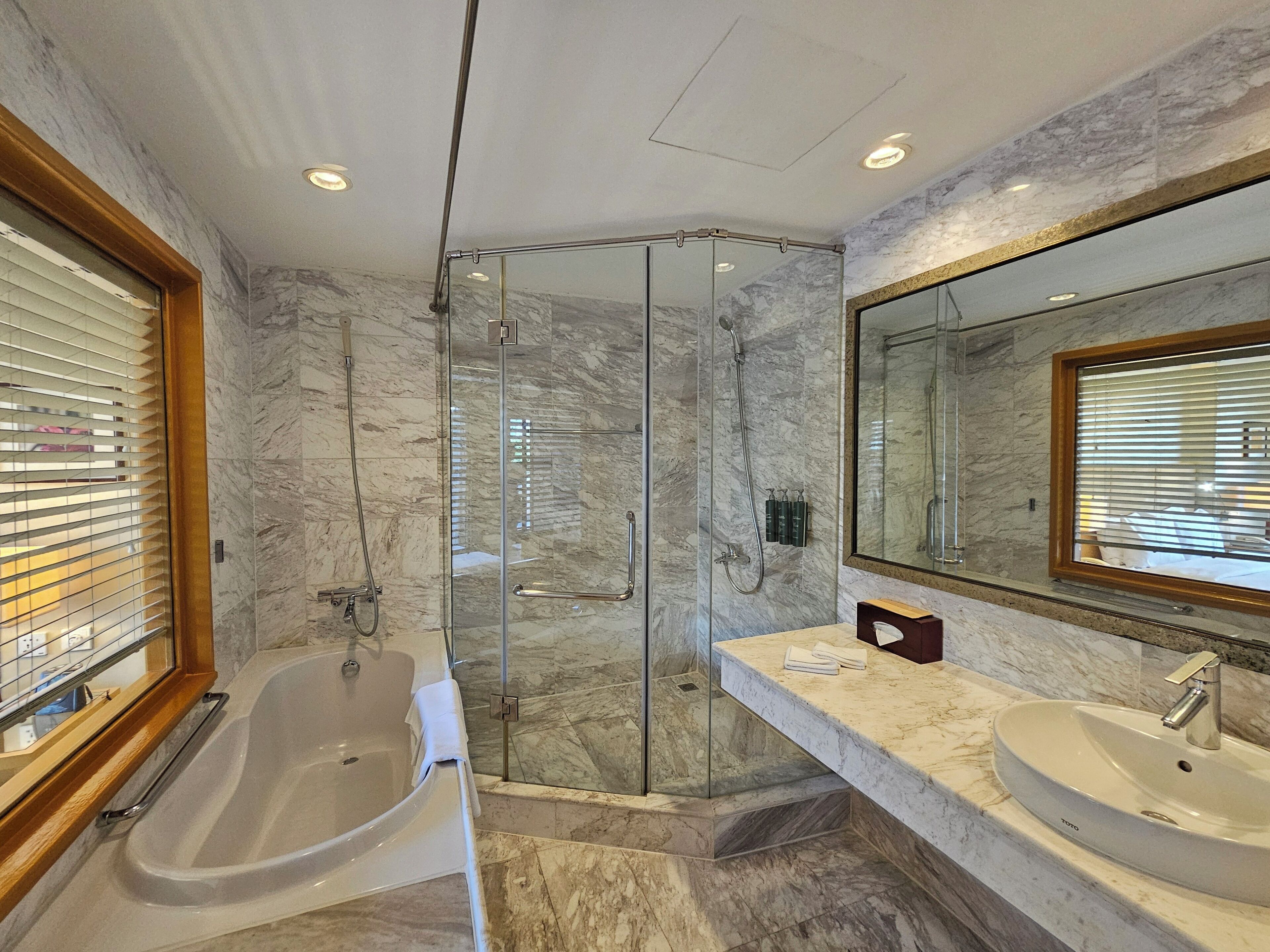 king, suite, 1 bedroom | bathroom | combined shower/bathtub, free toiletries, hair dryer, slippers