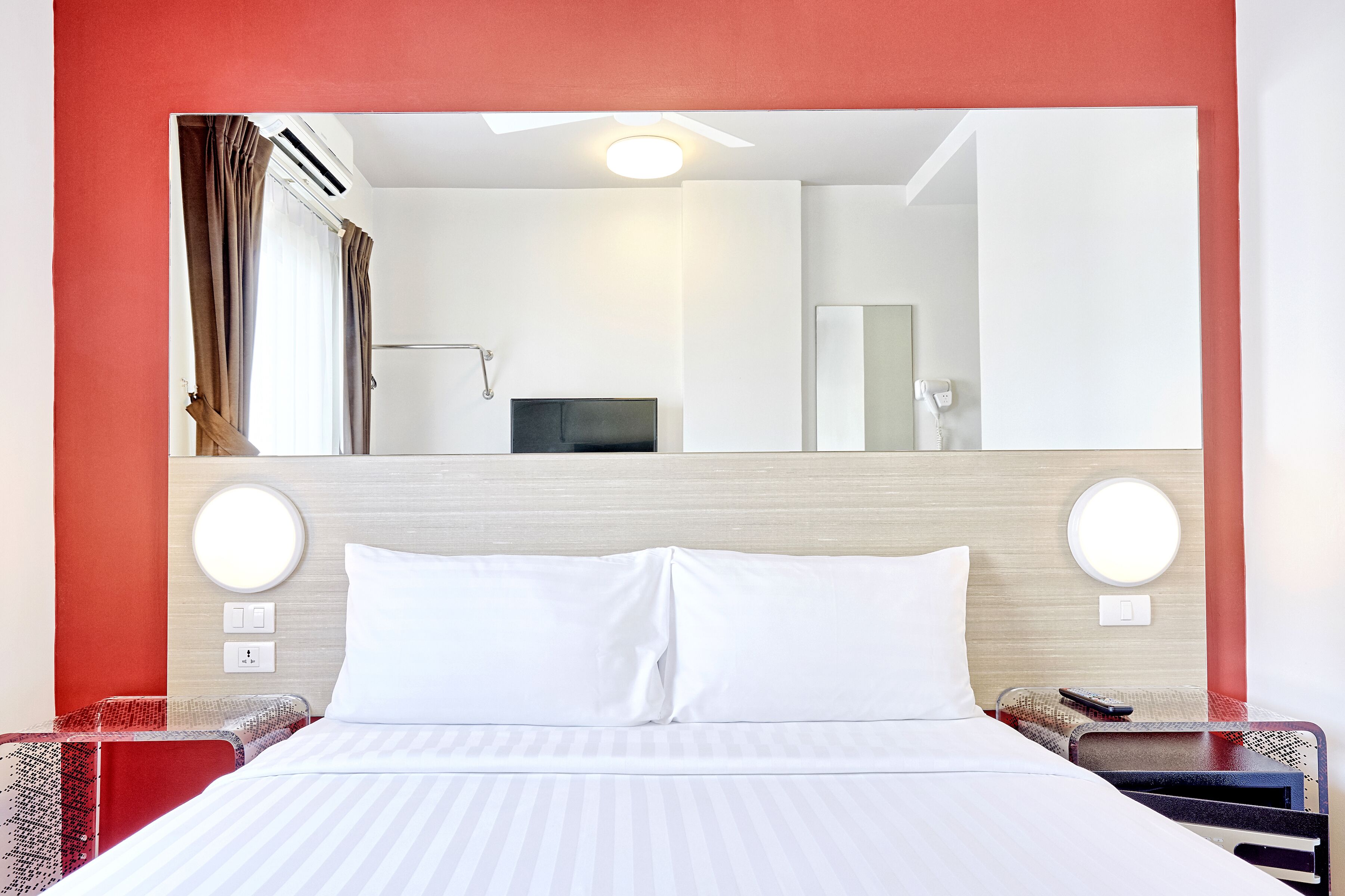 standard double room | in-room safe, soundproofing, free wifi, bed sheets