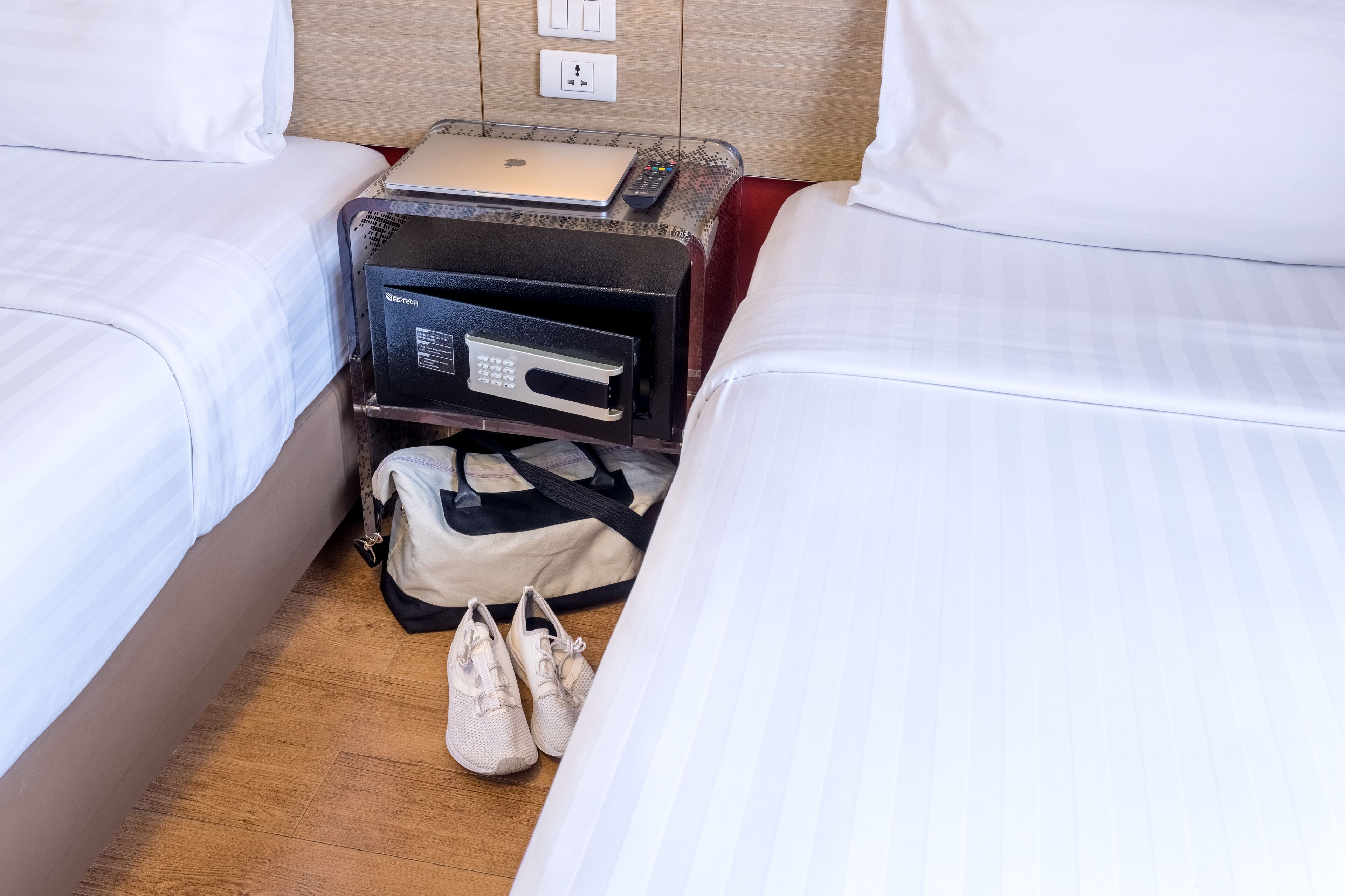 standard twin room | in-room safe, soundproofing, free wifi, bed sheets