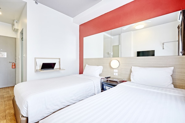 Standard Twin Room | In-room safe, soundproofing, free WiFi, bed sheets