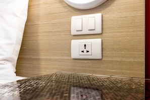 In-room safe, soundproofing, free WiFi, bed sheets