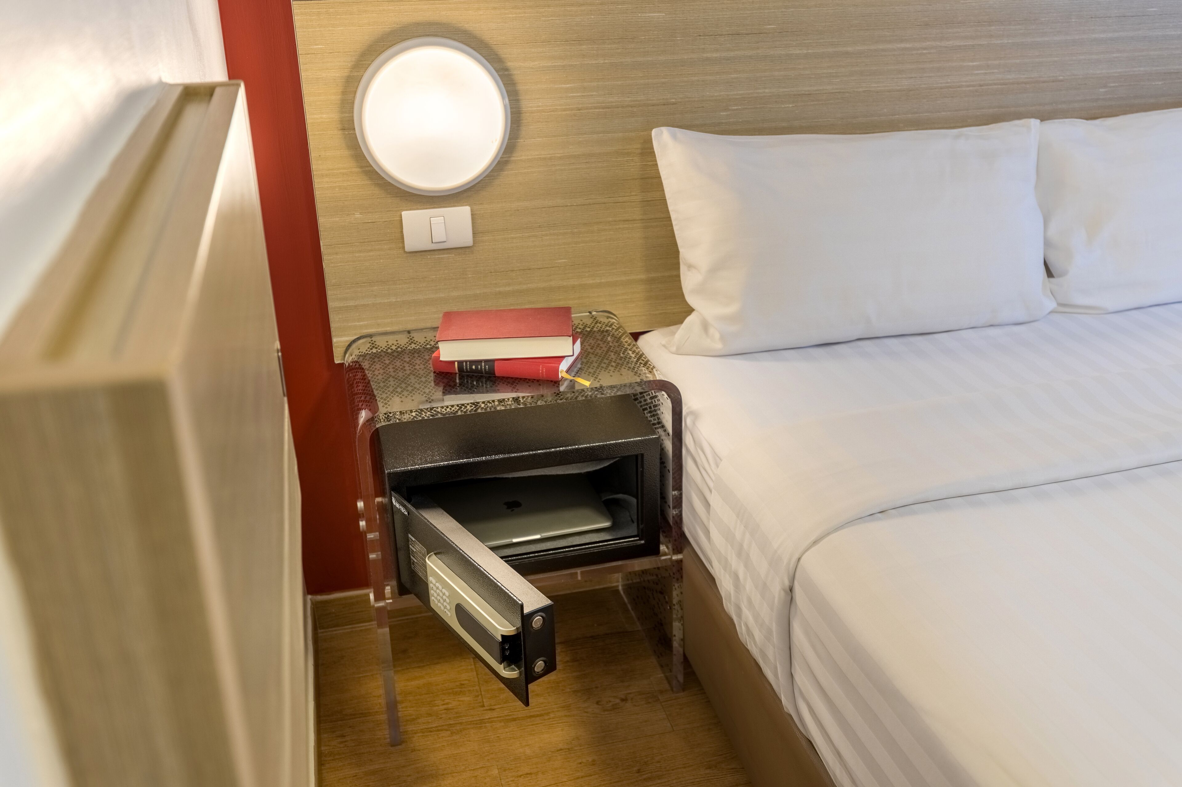 standard double room | in-room safe, soundproofing, free wifi, bed sheets