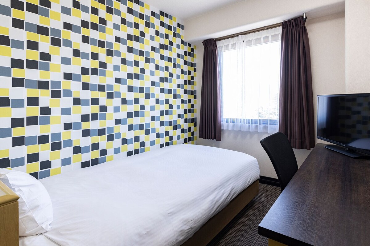 Desk, iron/ironing board (on request), free WiFi, bed sheets