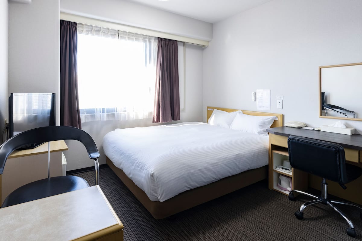 Double Room, 1 Double Bed, Smoking | Desk, iron/ironing board, free WiFi, bed sheets