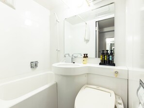 淋浴/浴缸二合一、免費盥洗用品、吹風機、拖鞋