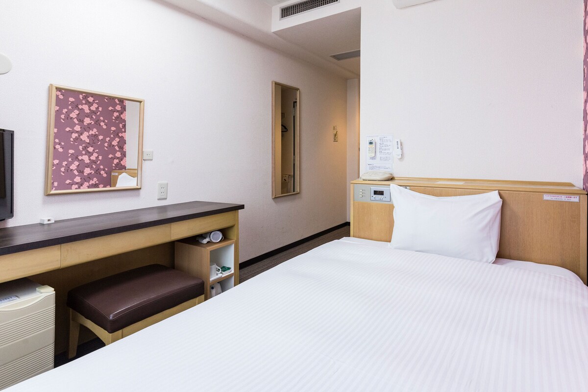 Desk, iron/ironing board (on request), free WiFi, bed sheets