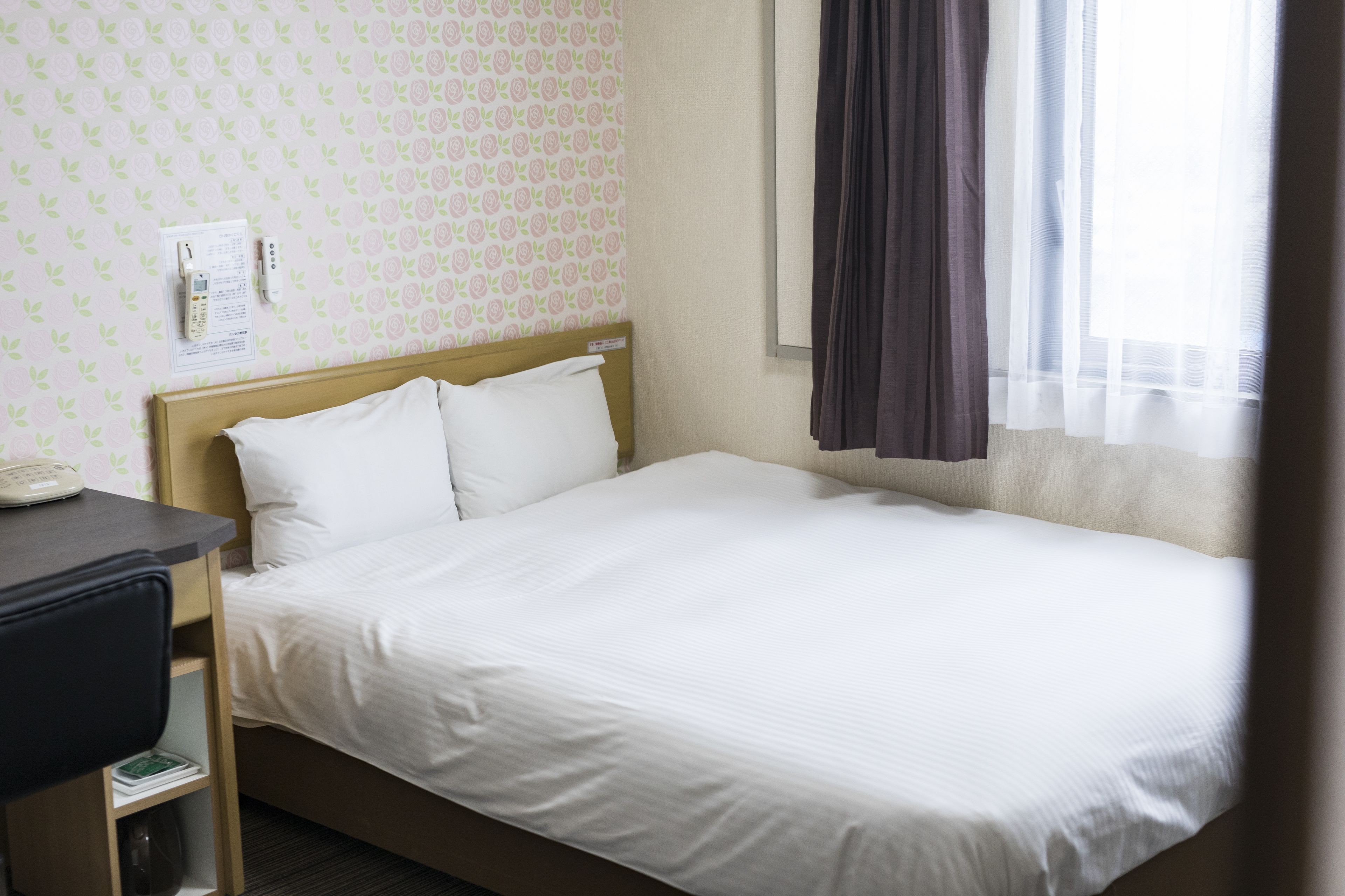 double room, 1 double bed, smoking | desk, iron/ironing board, free wifi, bed sheets
