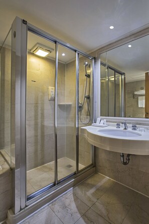 Dusche im Bad