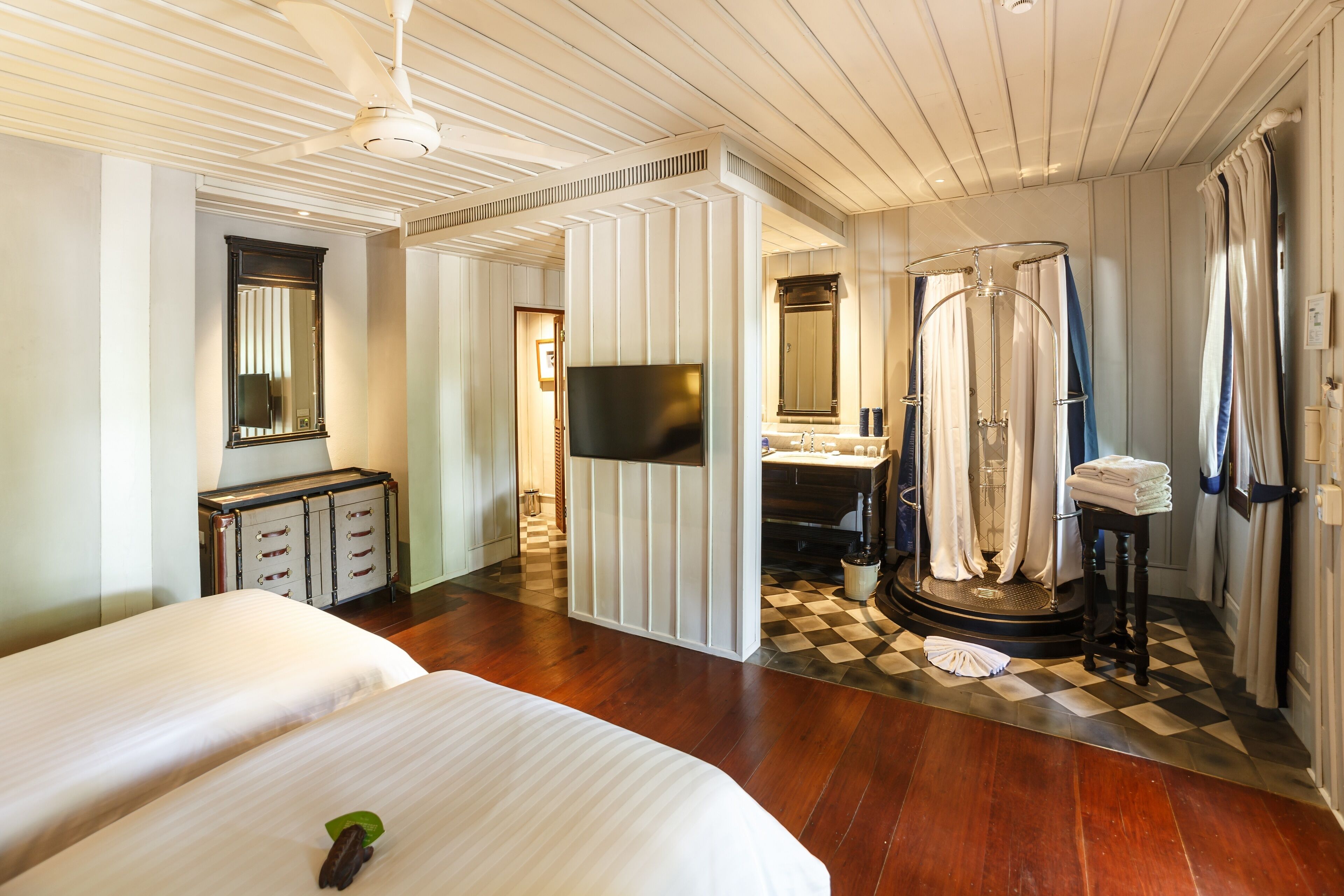 deluxe garden view | 1 bedroom, free minibar, in-room safe, individually decorated