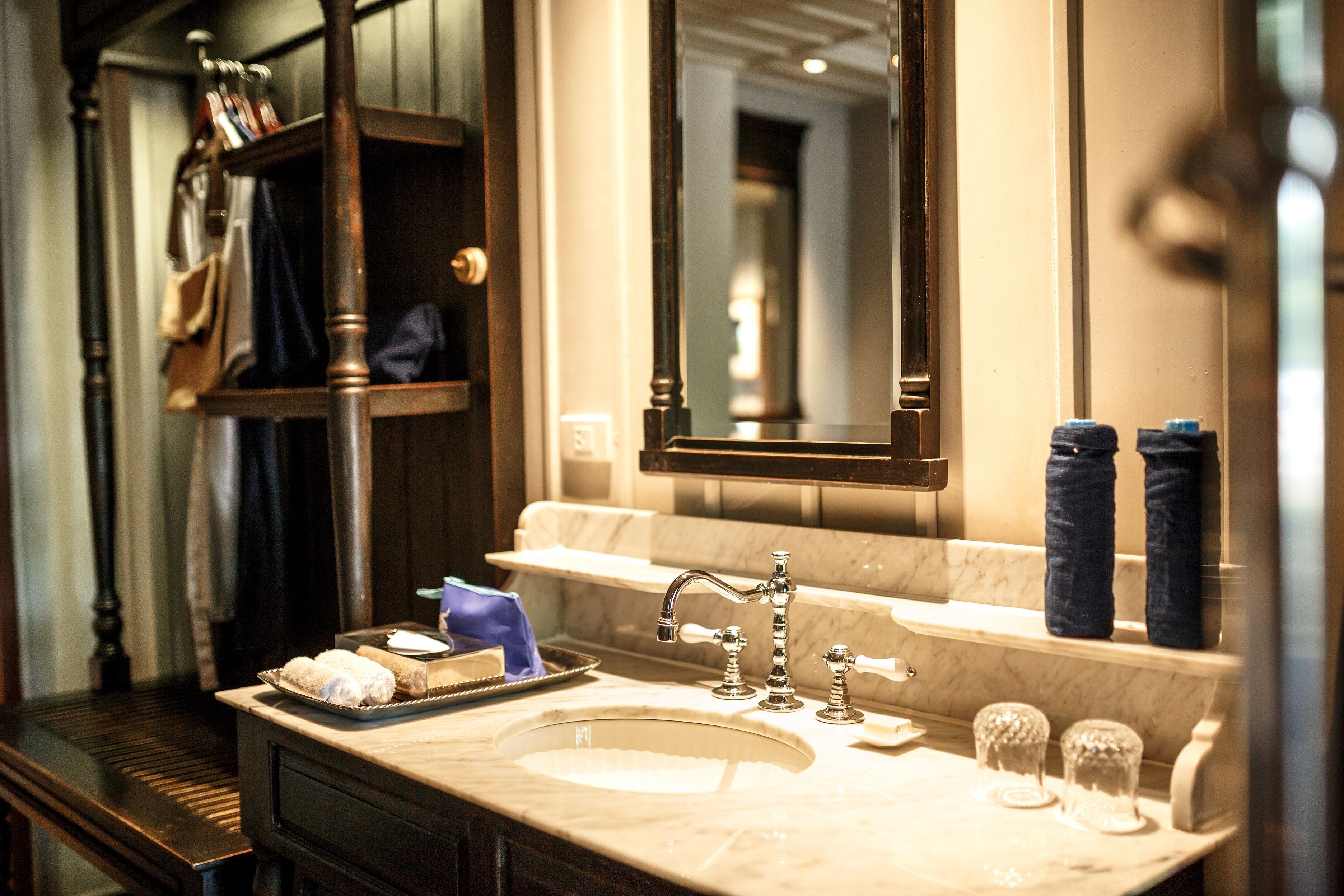 shower, rainfall showerhead, free toiletries, hair dryer