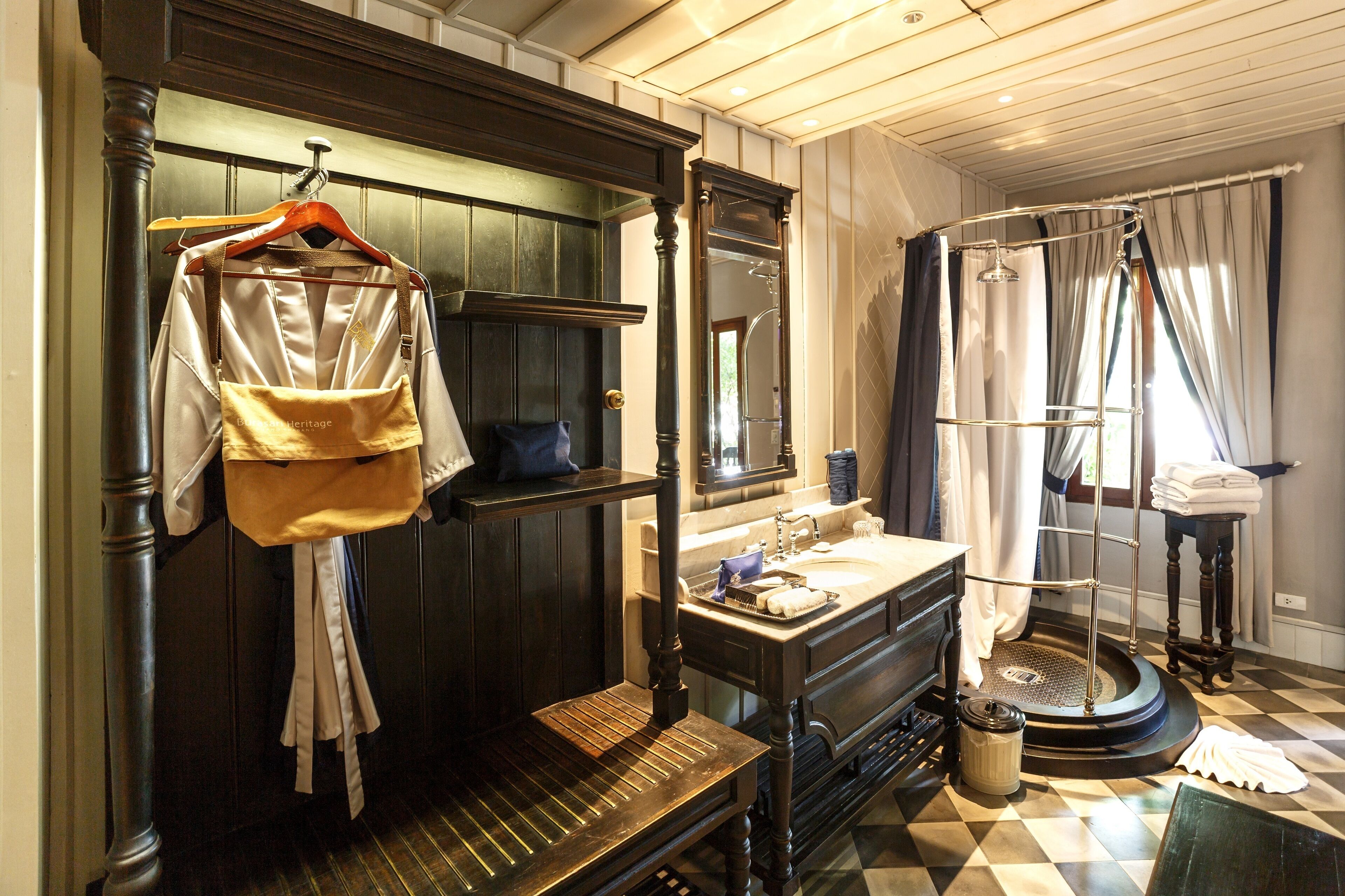 shower, rainfall showerhead, free toiletries, hair dryer