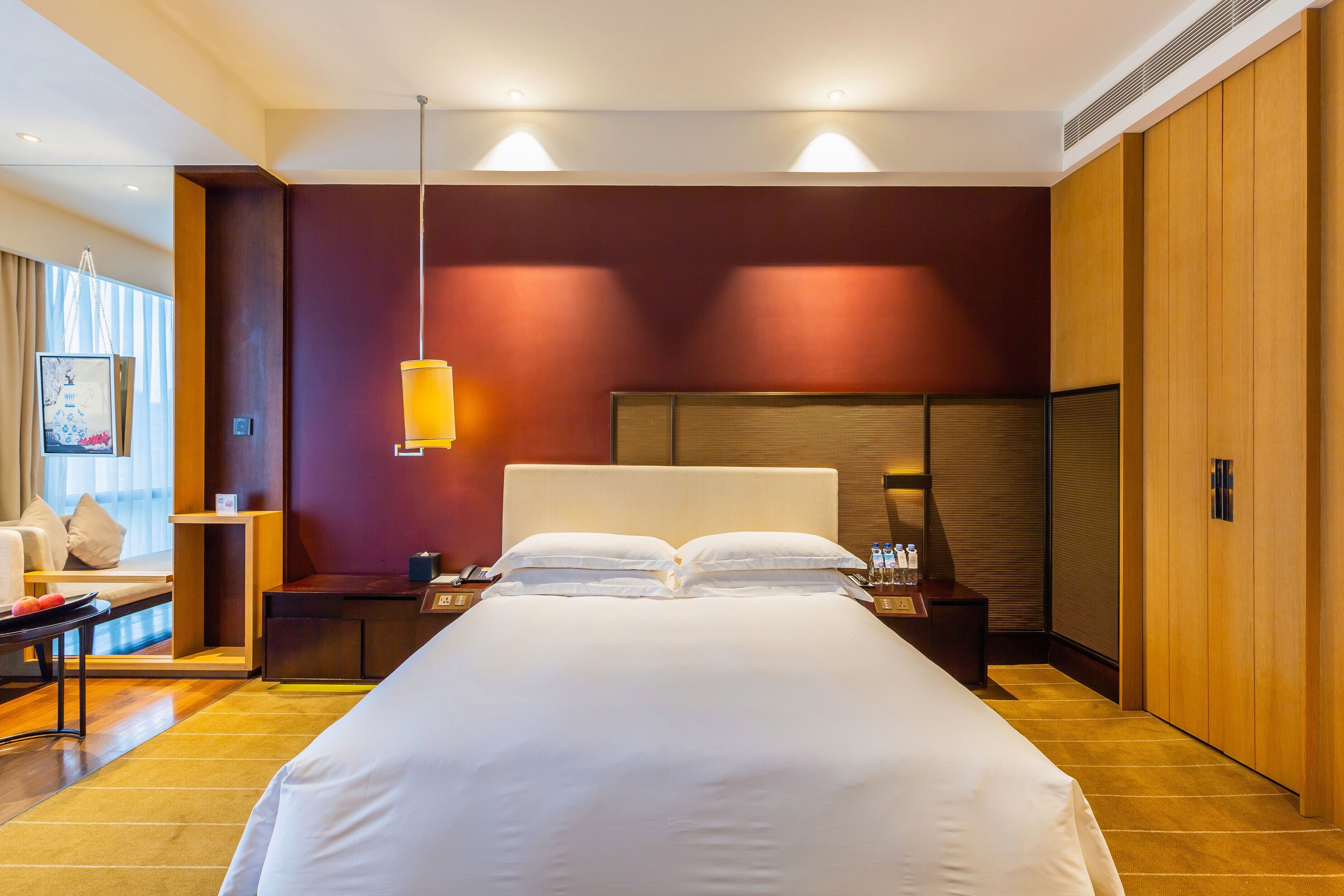 deluxe king room | premium bedding, down duvets, pillow-top beds, free minibar
