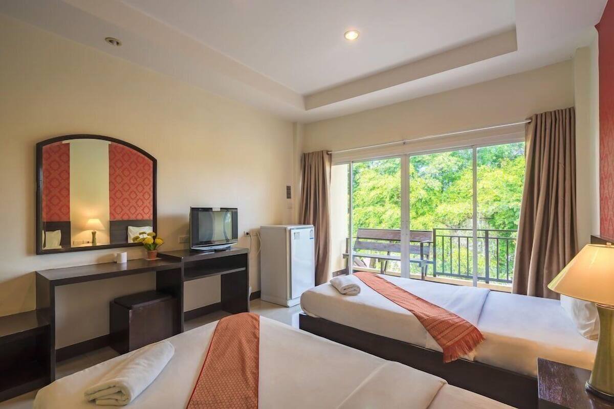 Premium bedding, desk, free WiFi, individually furnished
