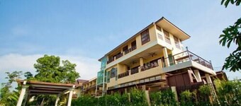 Suphan Lake Hometel