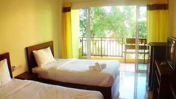 Chambre standard | Literie de qualité supérieure, ameublement personnalisé, bureau