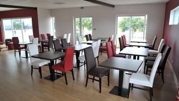 Dagelijks à la carte ontbijt (EUR 7.40 per persoon)