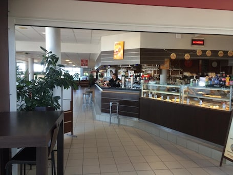 Lunch and dinner served, French cuisine