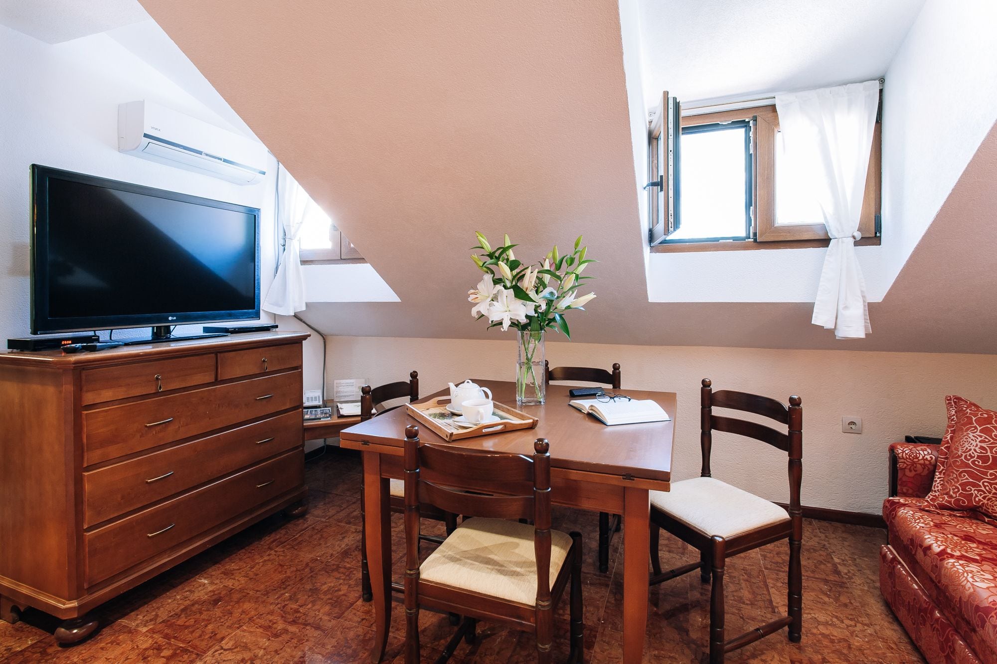 family suite, terrace | living room | lcd tv