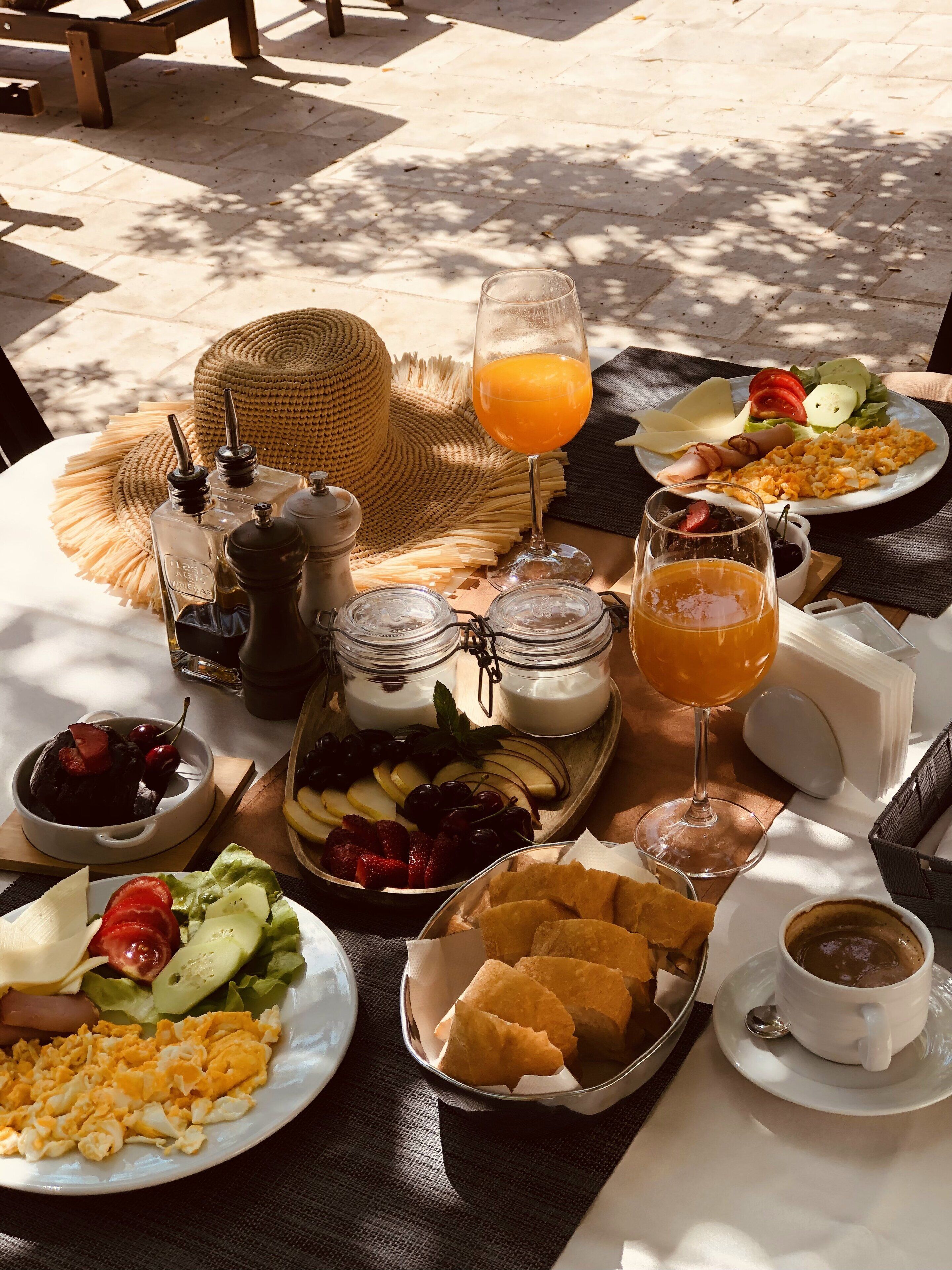 free daily english breakfast