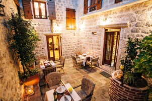 Free daily English breakfast