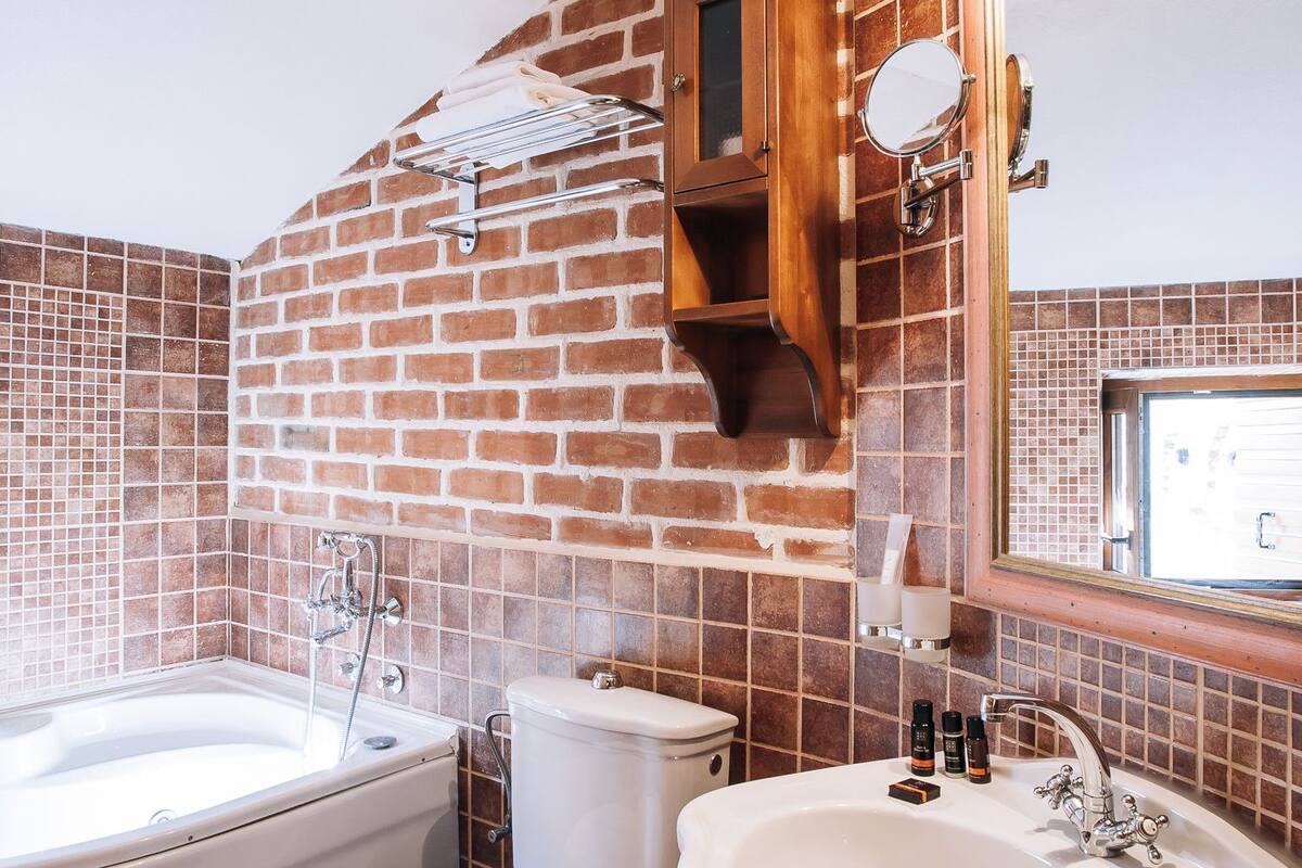 family suite, terrace | bathroom amenities | combined shower/bathtub, designer toiletries, hair dryer, bathrobes