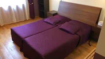 Chambre Supérieure avec lits jumeaux, vue fleuve | Surmatelas, ameublement personnalisé, bureau, rideaux occultants