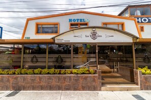 Property entrance - Ayenda 1087 La Estación (Bogotá)