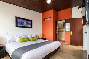 Standard Double Room | 1 bedroom, down comforters, pillowtop beds, blackout drapes - Ayenda 1087 La Estación (Bogotá)