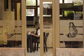 Food court - Ayenda 1087 La Estación (Bogotá)