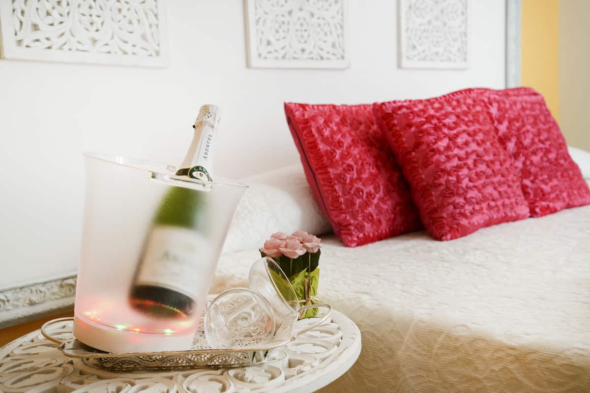 Double Room, Private Bathroom | Premium bedding, down comforters, in-room safe, individually furnished