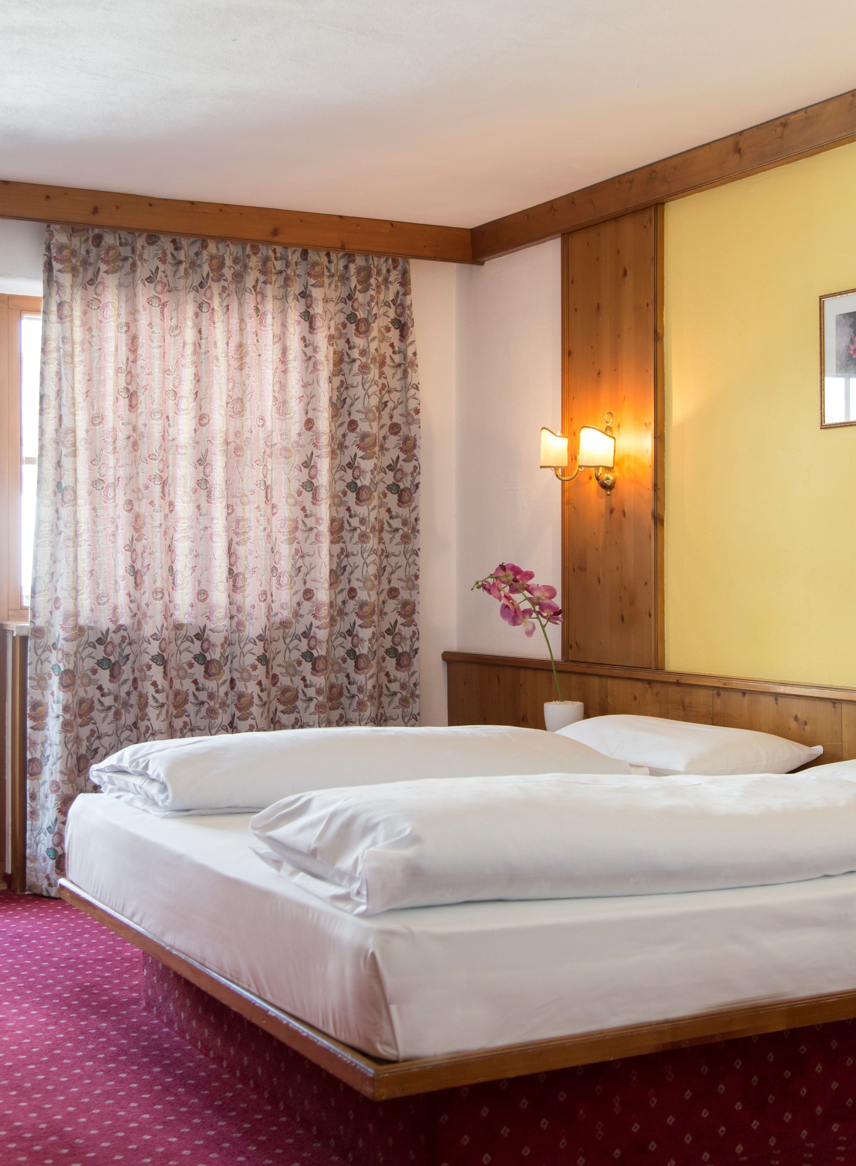 in-room safe, desk, bed sheets