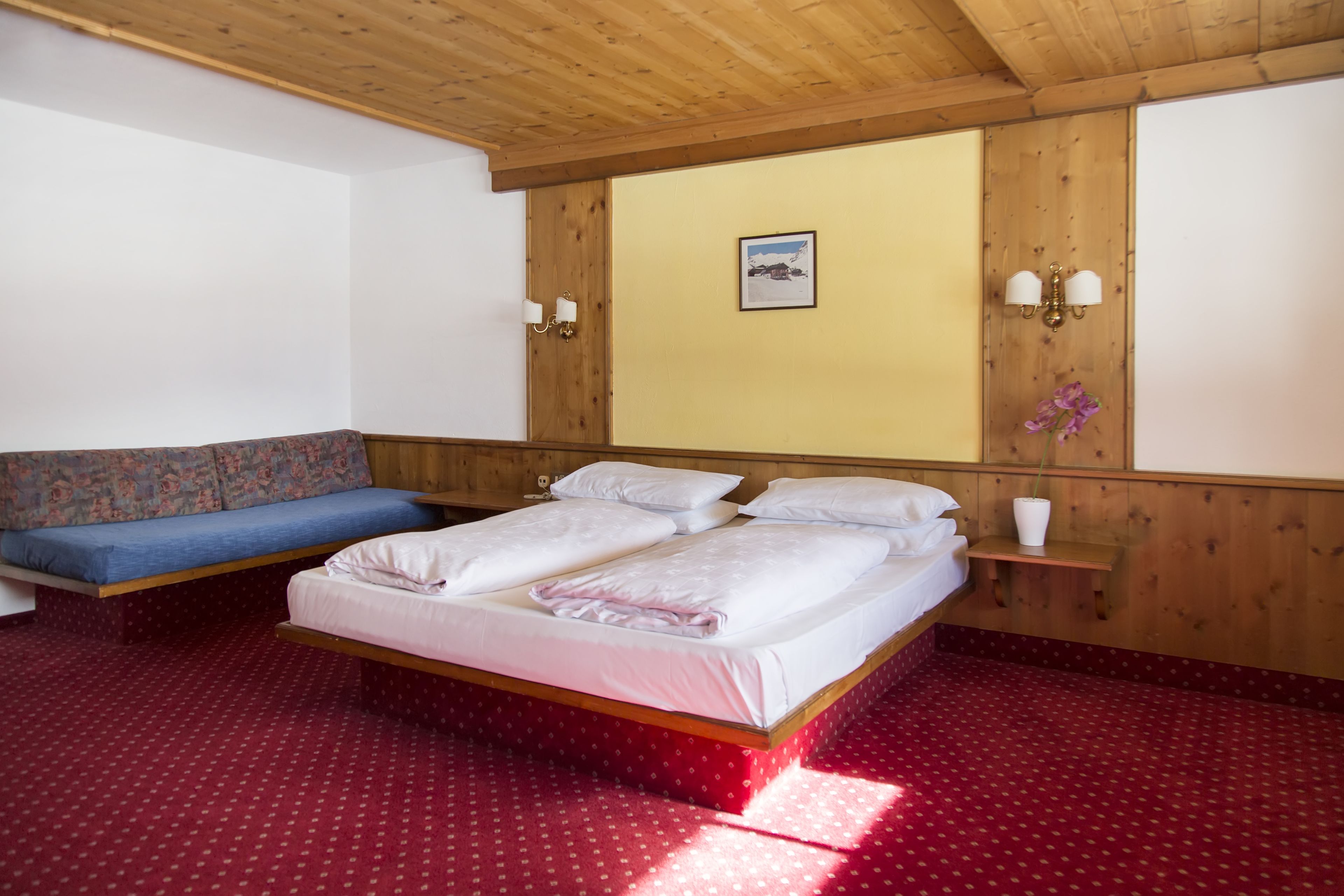 in-room safe, desk, bed sheets