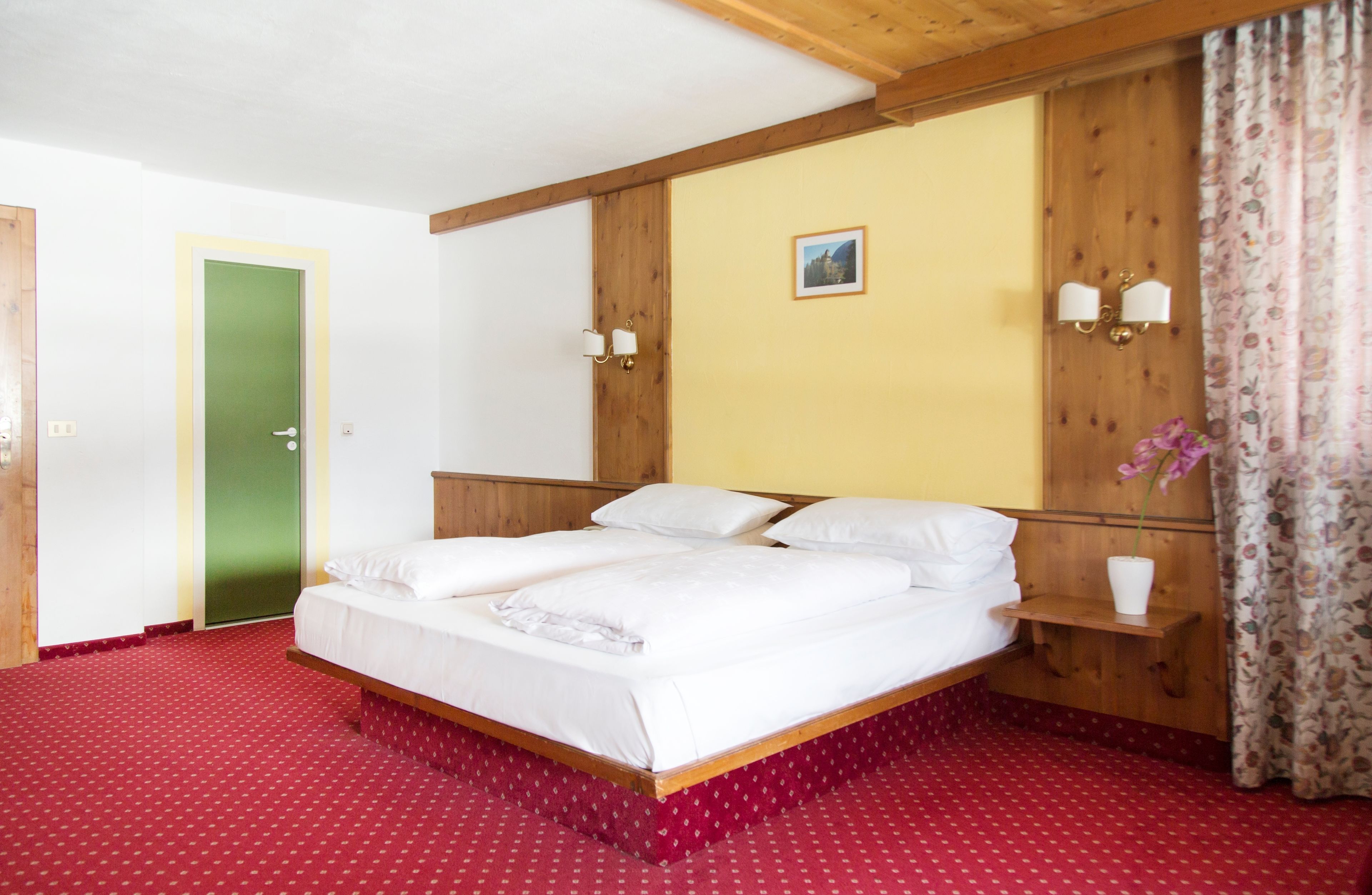 in-room safe, desk, bed sheets