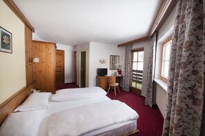 In-room safe, desk, bed sheets