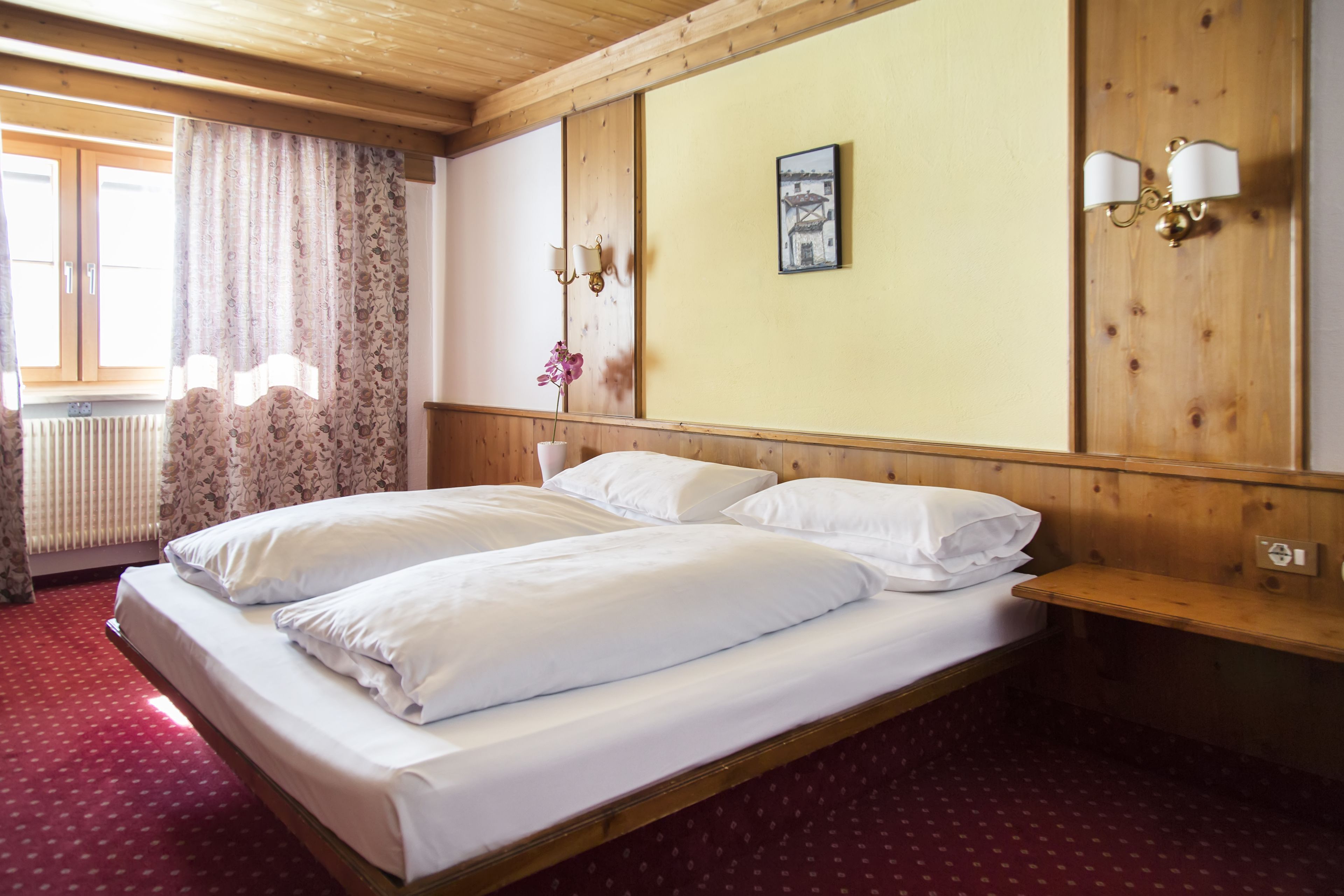 in-room safe, desk, bed sheets