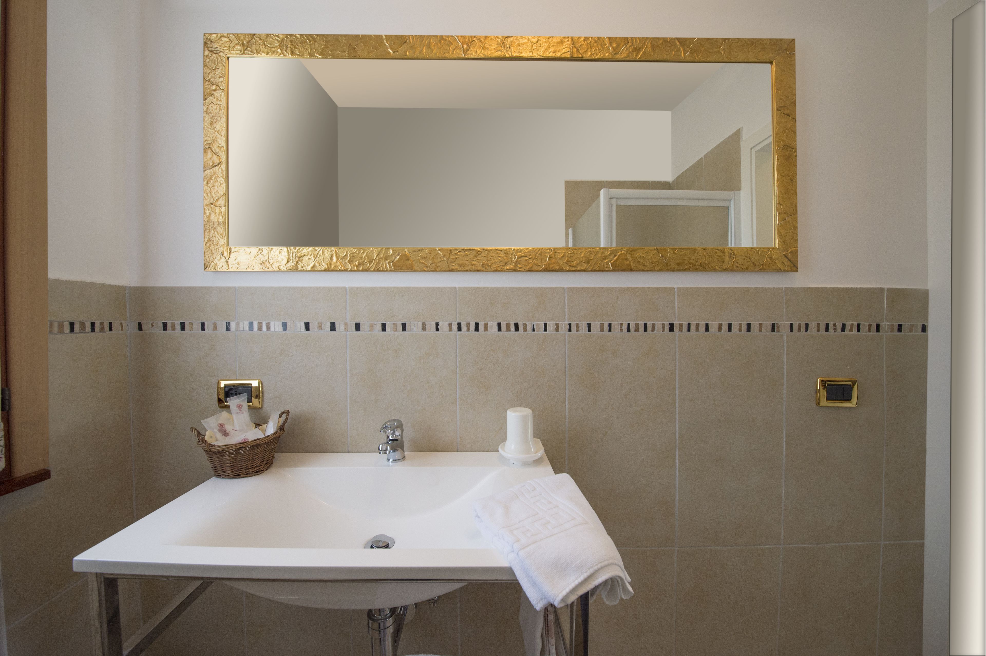 double room, annex building | bathroom | shower, free toiletries, hair dryer, bidet