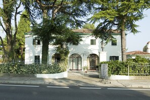 Front of property - Hotel La Rescossa (Mira)