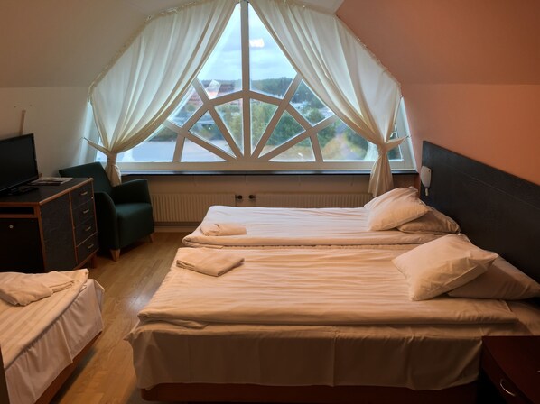 Individuell dekoriert, individuell eingerichtet, Schreibtisch