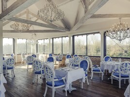 Breakfast, lunch, dinner served; French cuisine 