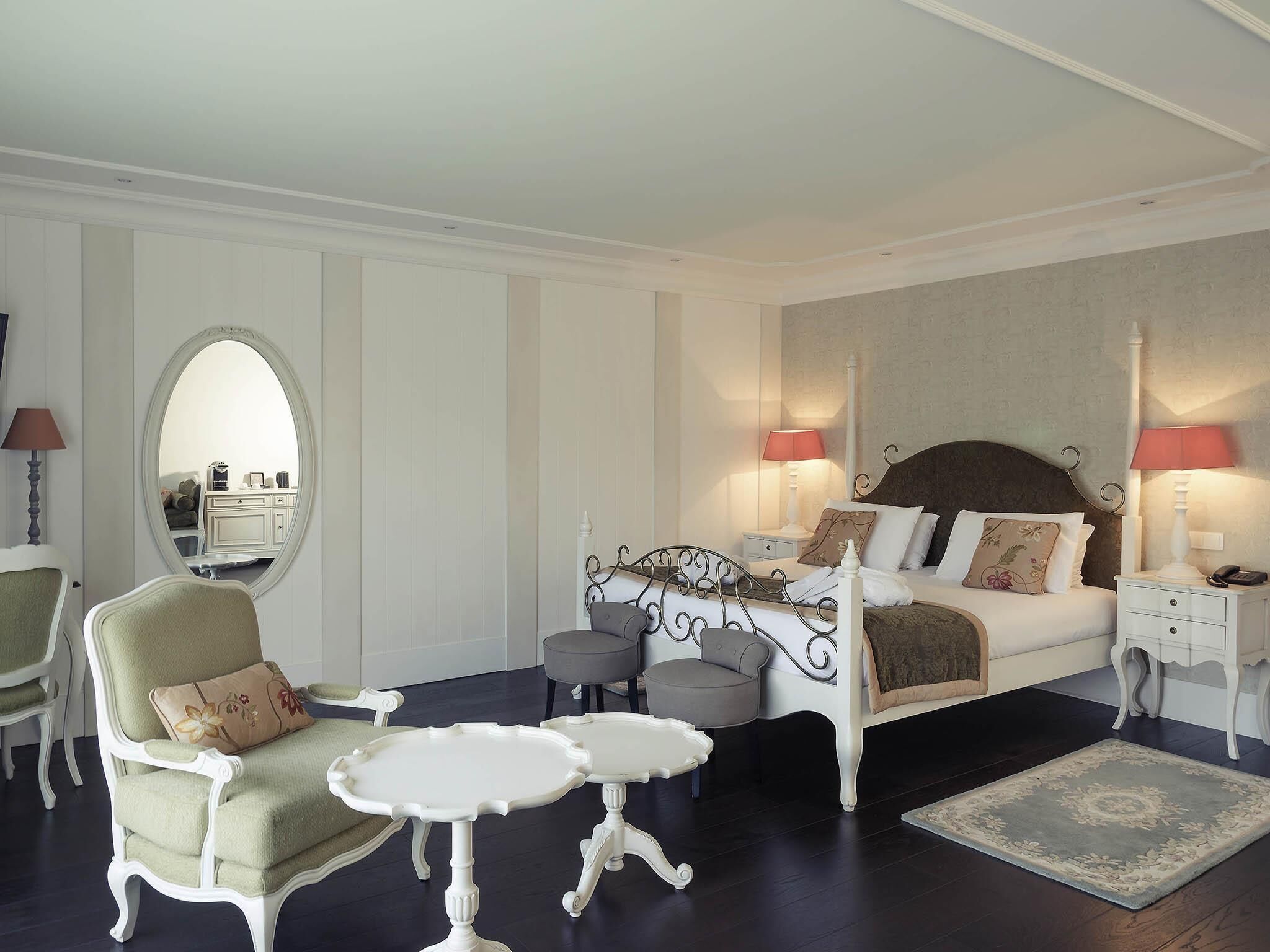 Privilege, Quarto, 1 cama de casal, terraço | Frigobar, cofres nos quartos, individualmente decorados